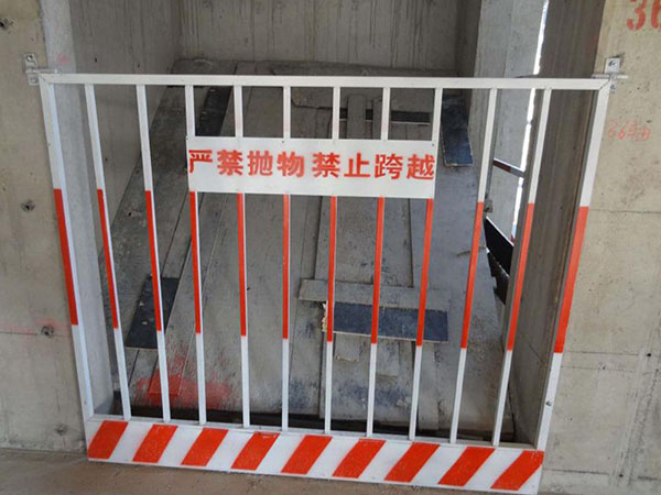基坑護(hù)欄 - 安平縣貝納豐絲網(wǎng)制品有限公司圖片3