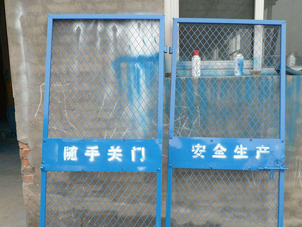 電梯安全防護門 - 安平縣貝納豐絲網(wǎng)制品有限公司圖片3