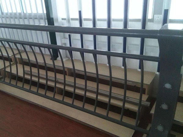 鋅鋼河道護欄 - 安平縣貝納豐絲網(wǎng)制品有限公司圖片1